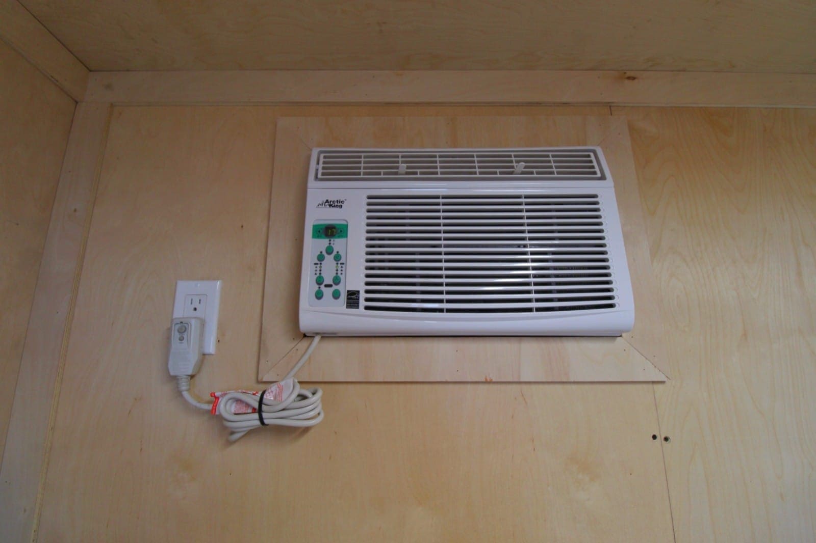 10&rsquo; Economy Office CUBE - Port Shipping Containers