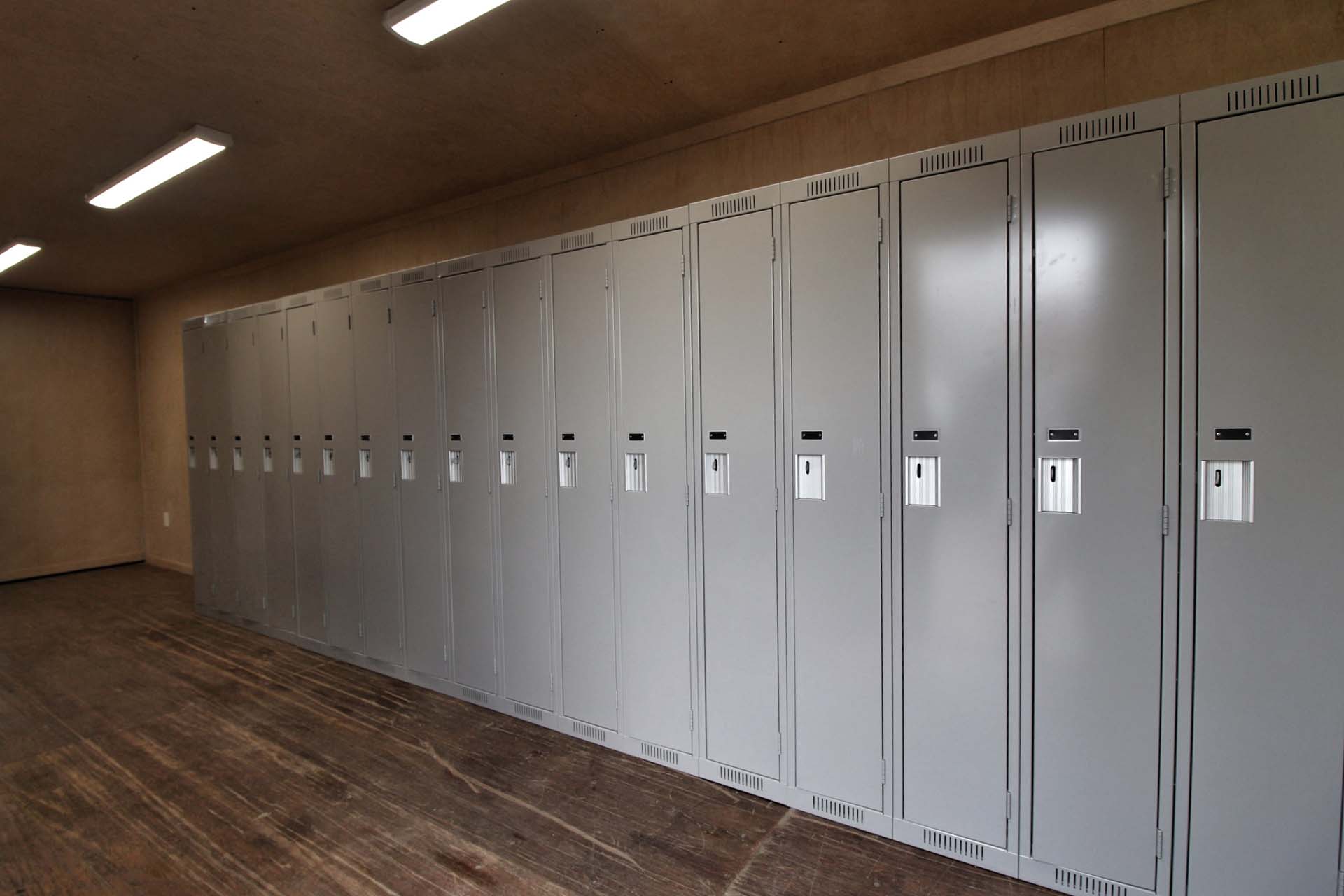 40&rsquo; Locker Room - Port Shipping Containers