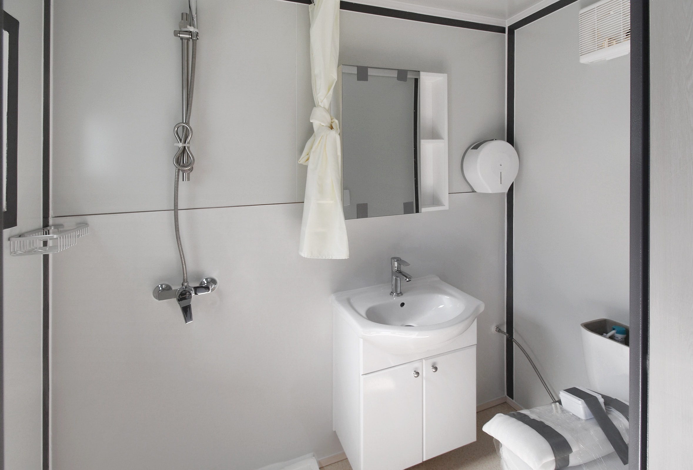 M&B | Modular Housing Pod - Port Shipping Containers