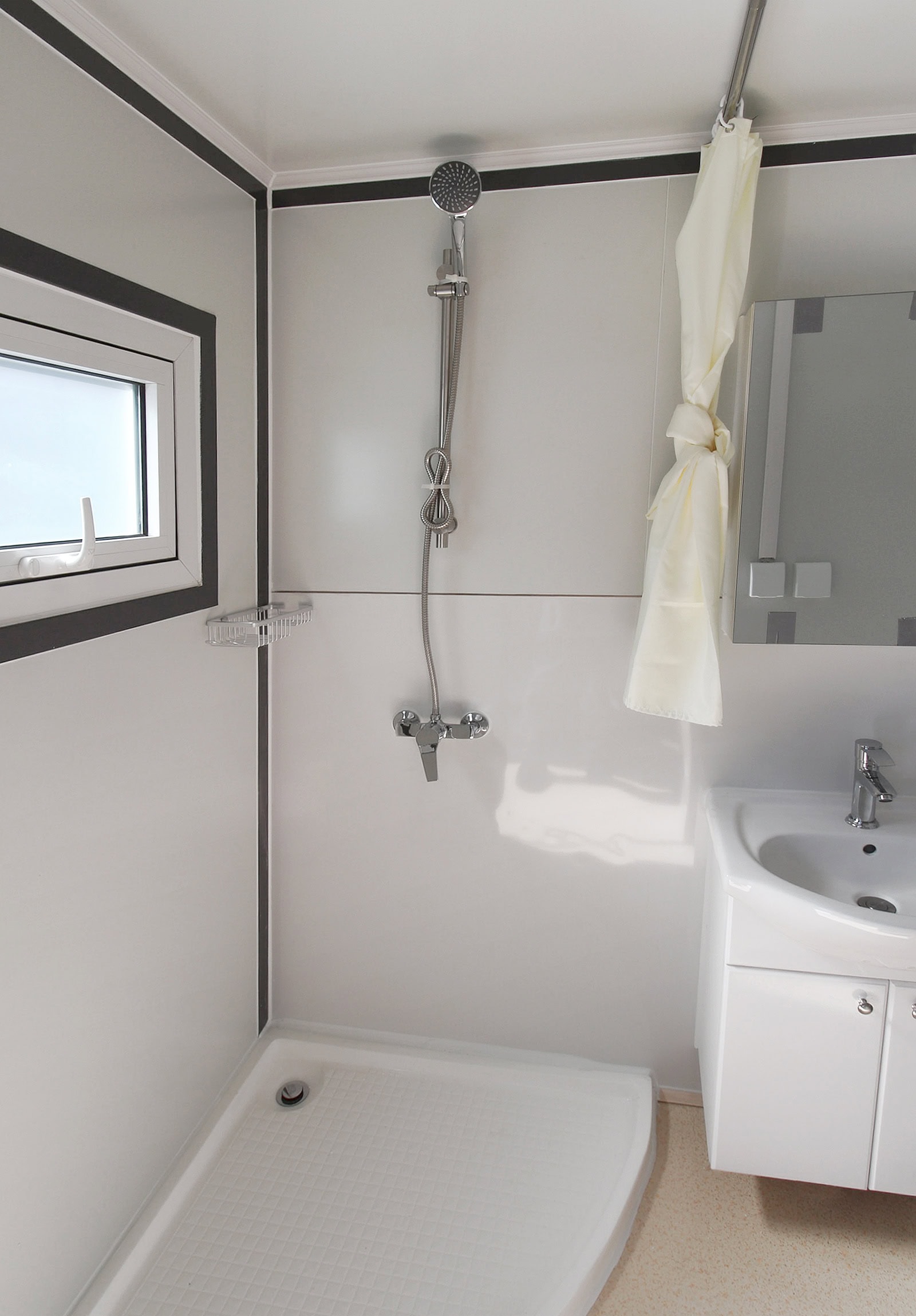 M&B | Modular Housing Pod - Port Shipping Containers